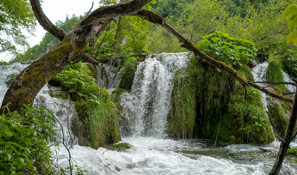 Kaskade vom Kozjak See