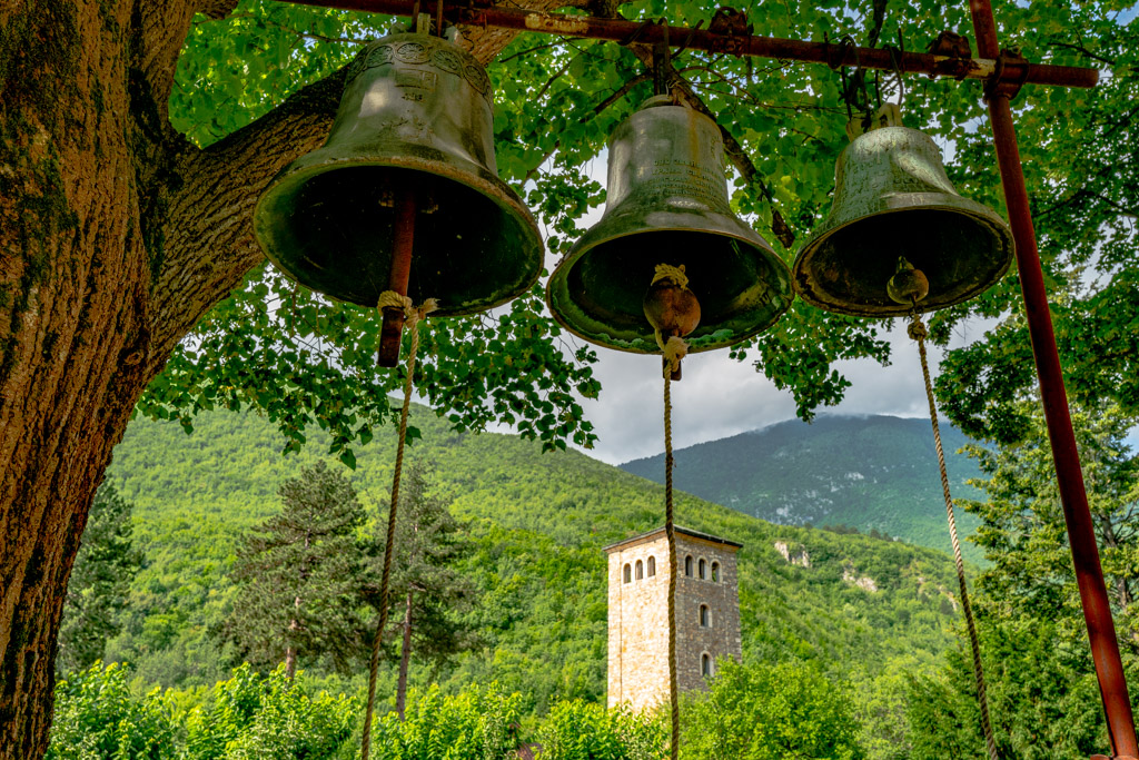 Glockenstuhl im Kloster Peć, Kosovo