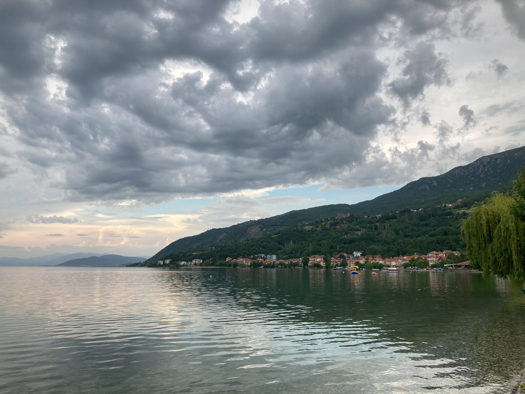 Ankunft in Peštani am Ohridsee, Nordmazedonien