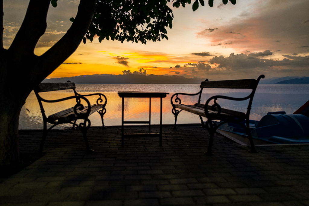 Promenade am Ohridsee nach Sonnenuntergang