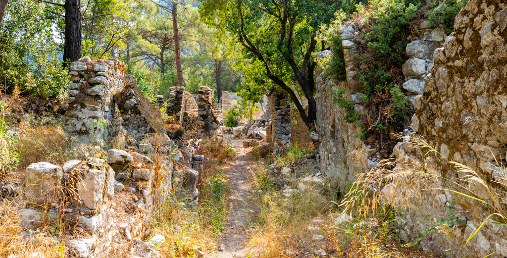 Alte Straße, Ruinen von Olympos