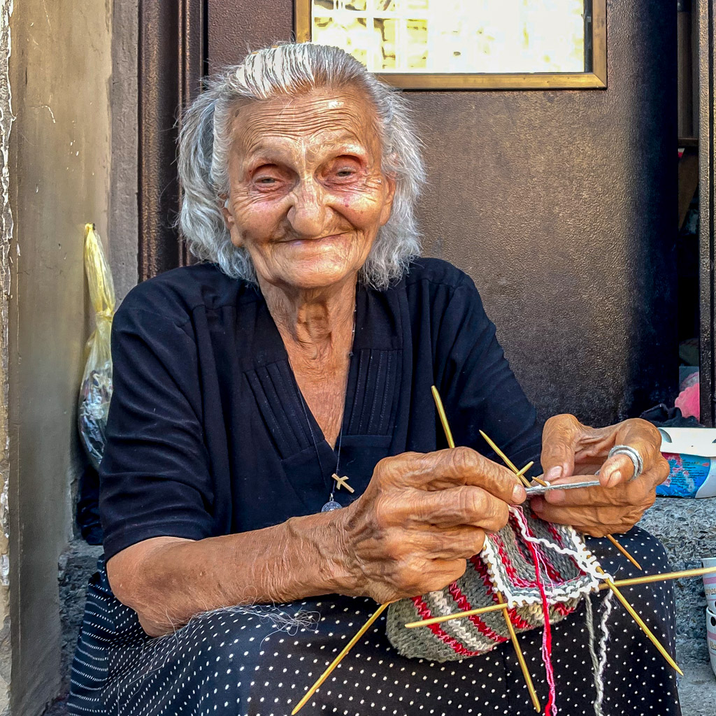 Alte Frau, Sighnaghi, Georgien