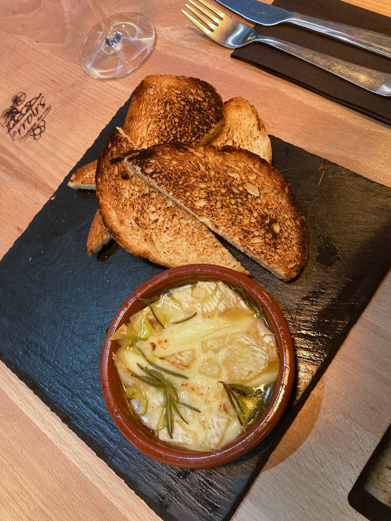 Camembert in der Weinbar, Brasov