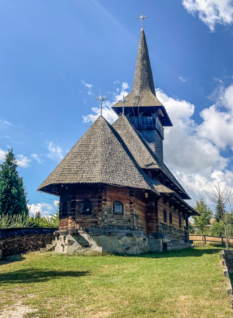 Biserica de lemn Nașterea Maicii Domnului