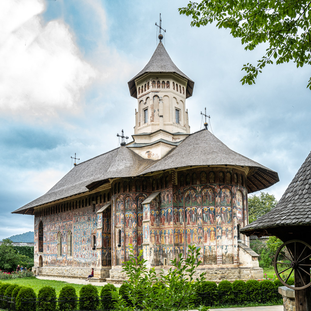 Mănăstirea, Vatra Moldoviței