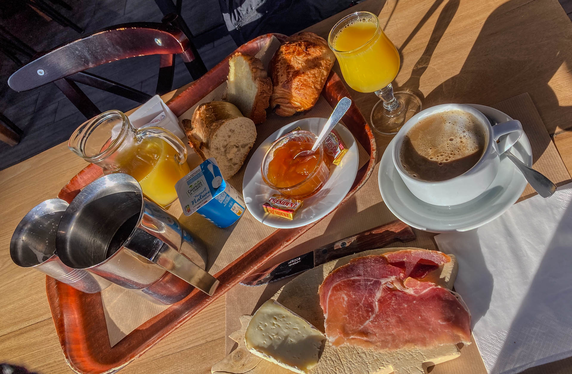 Üppiges Frühstück in Nasbinals