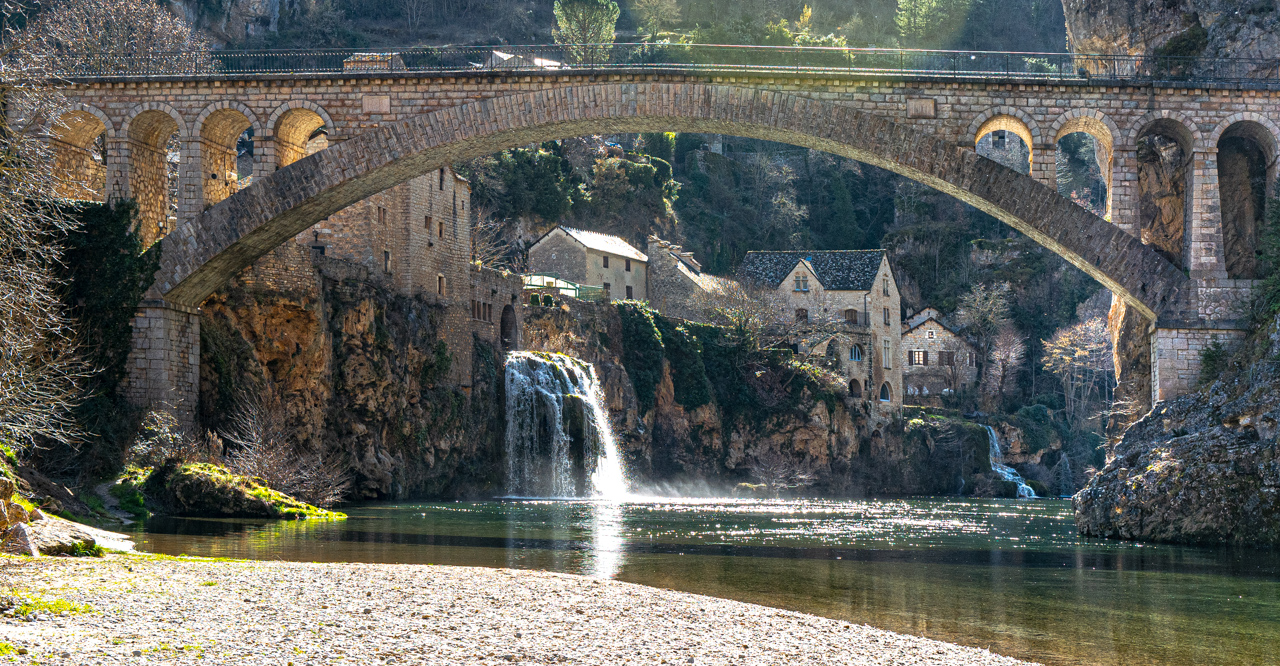Pont et cascade de Saint-Chély du Tarn