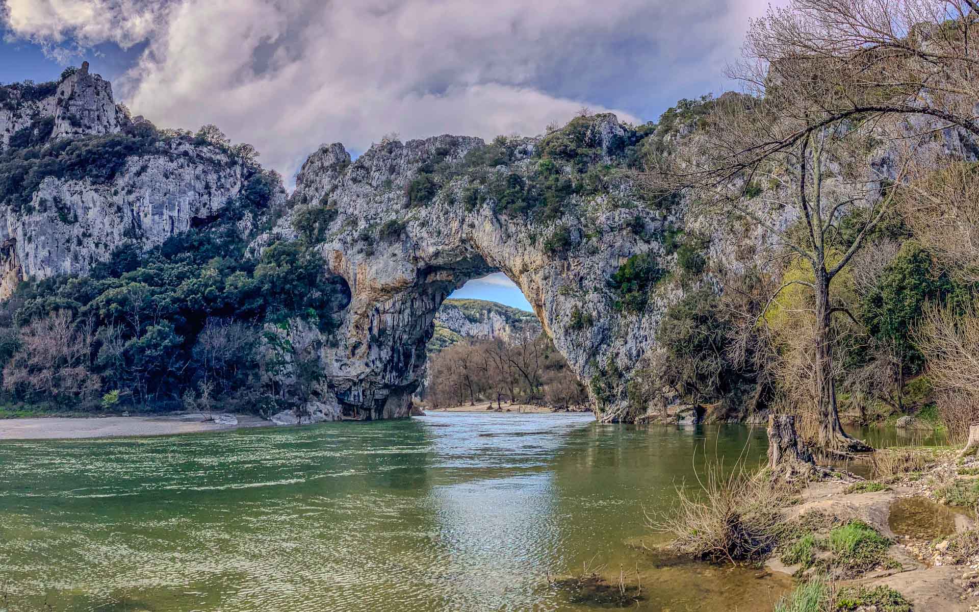 Pont d'Arc, im Abstrom, Ostseite