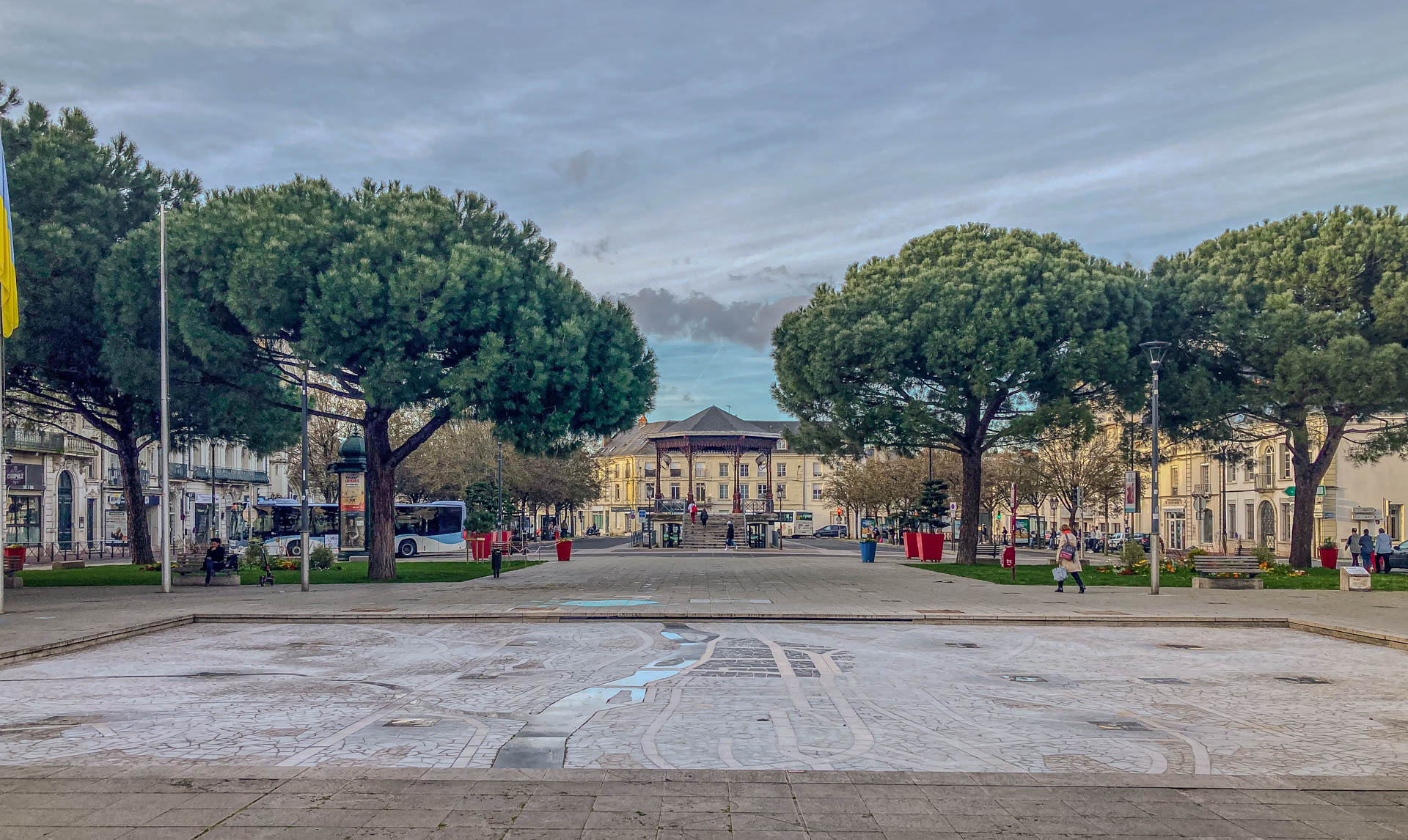 Esplanade François Mitterand und Hôtel de Ville, Châtellerault