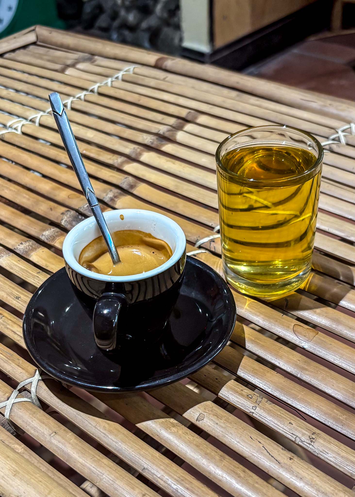 Kaffee mit trà nóng