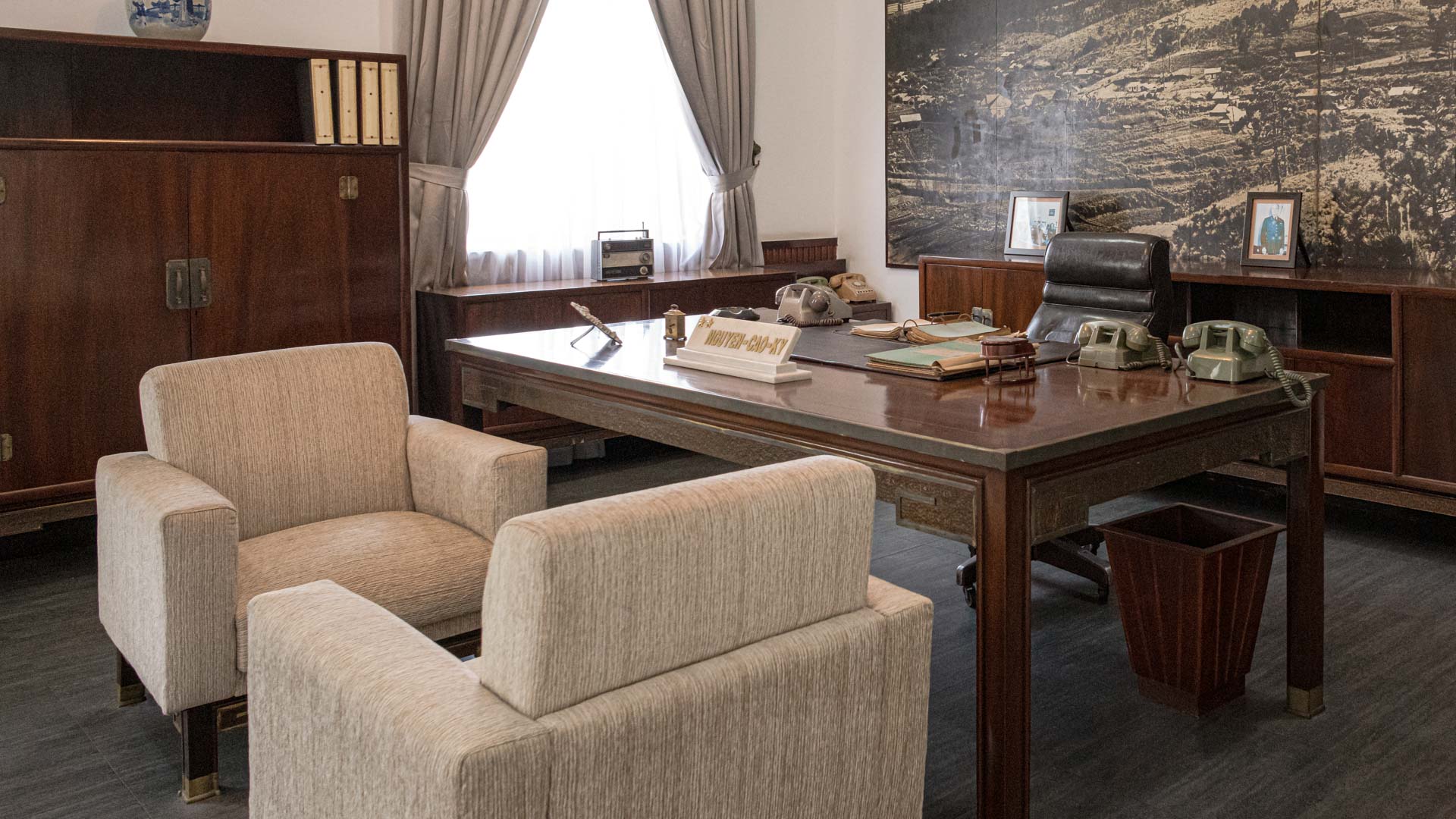 Wiedervereinigungspalast – Büro des fragwürdigen Nguyen-Cao-Ky