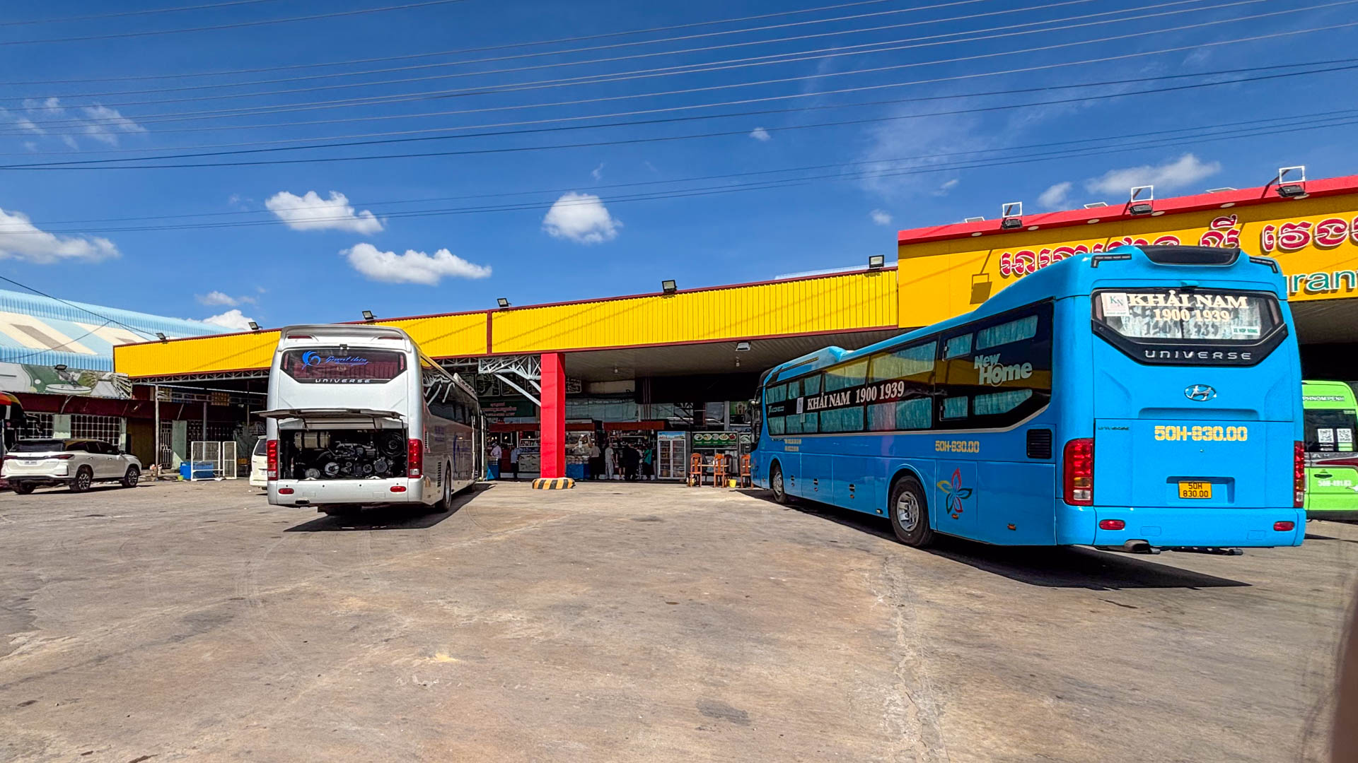 Bus Stop auf halbem Wege nach Phnom Penh
