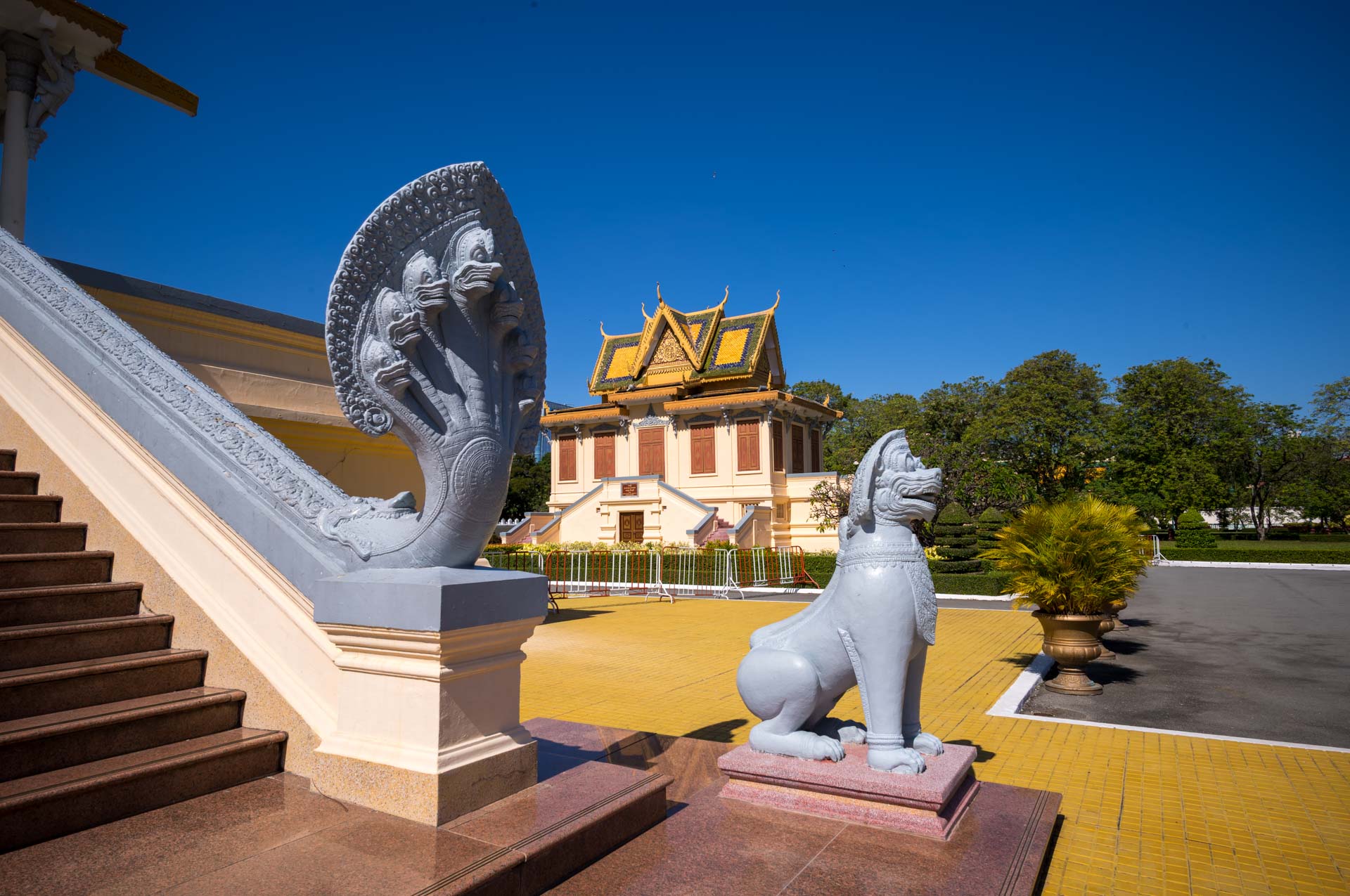 Nāga und Singha – Die Hüter des Palastes