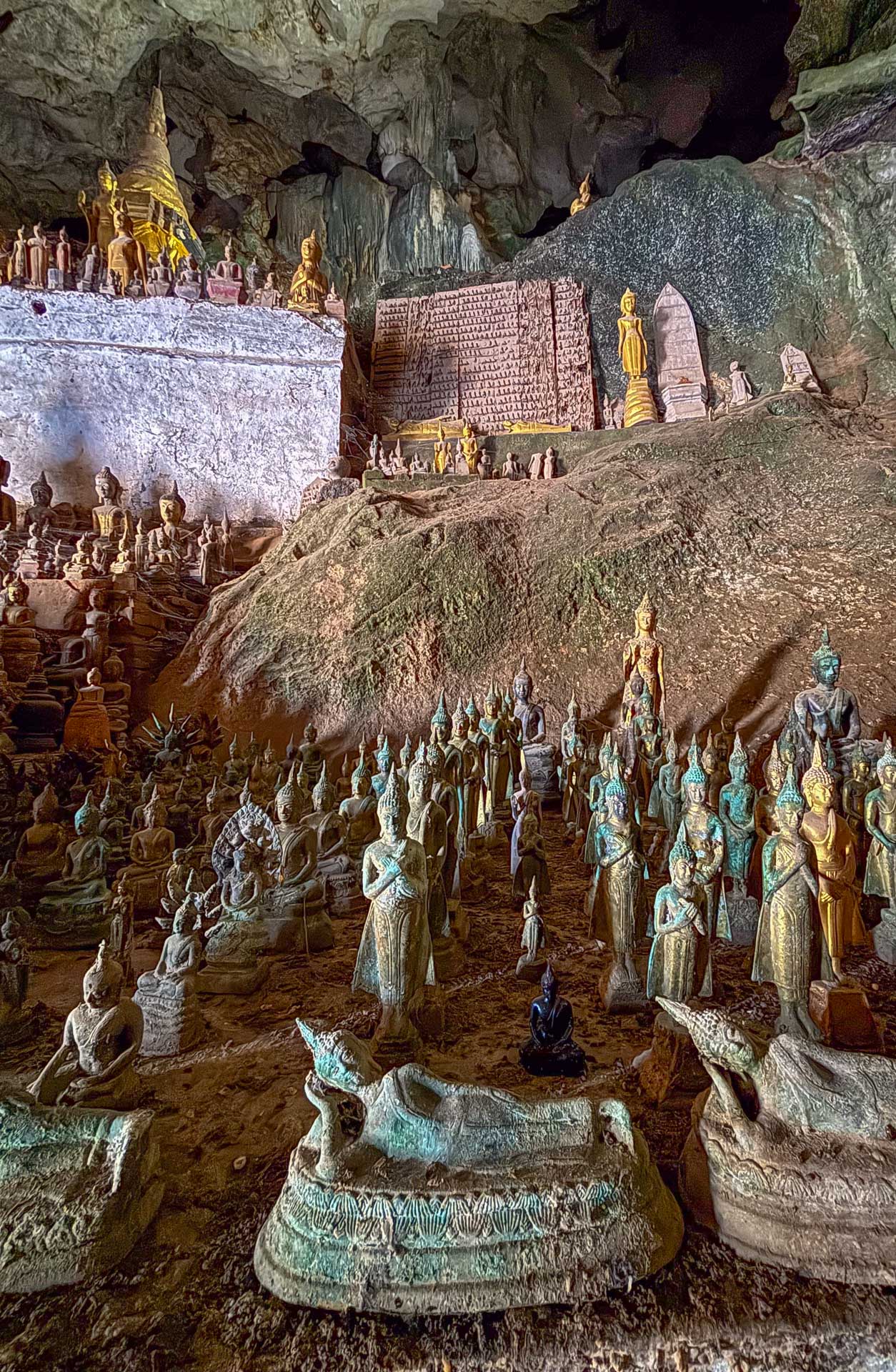 Liegende Buddhas, untere Höhle, Tham Ting