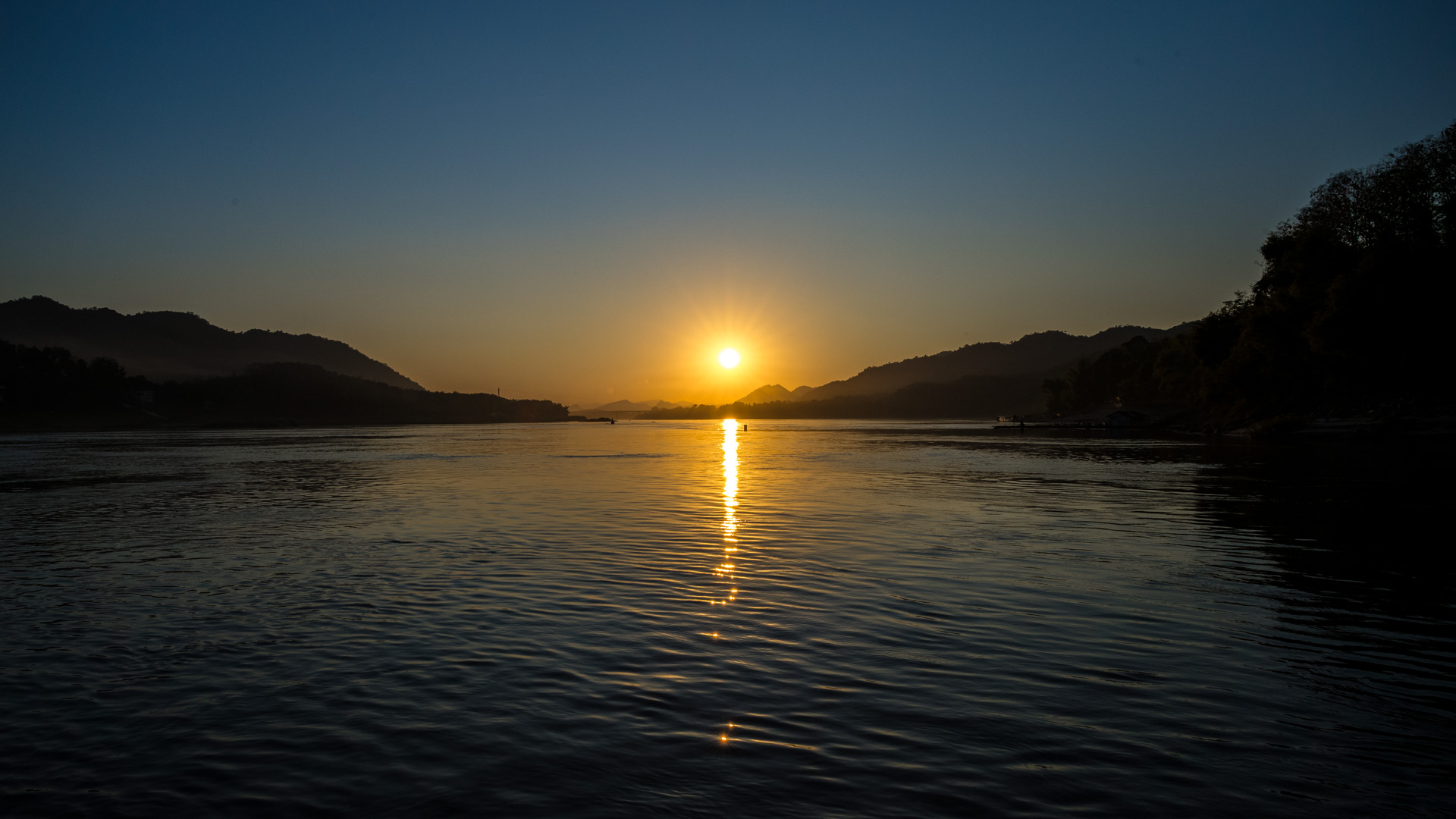 Abendliche Rückfahrt nach Luang Prabang über den Mekong