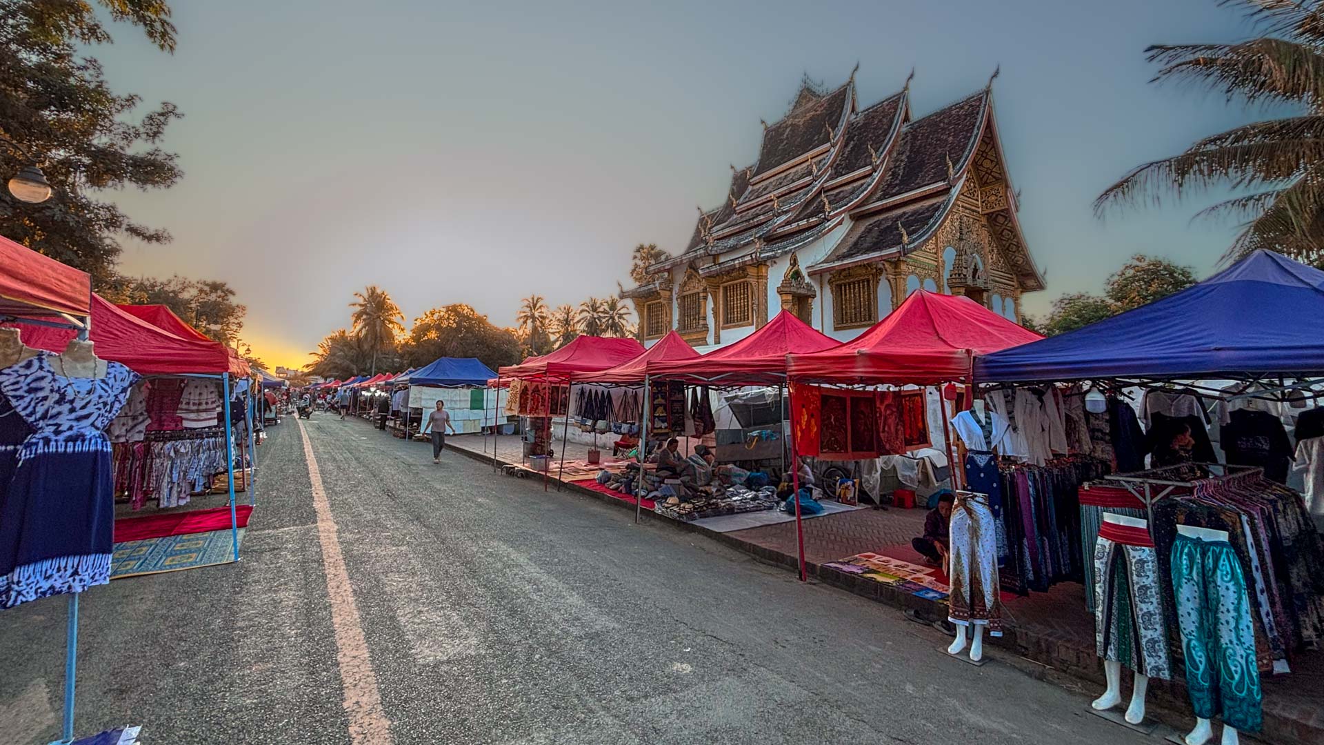 Nachtmarkt am Königspalast