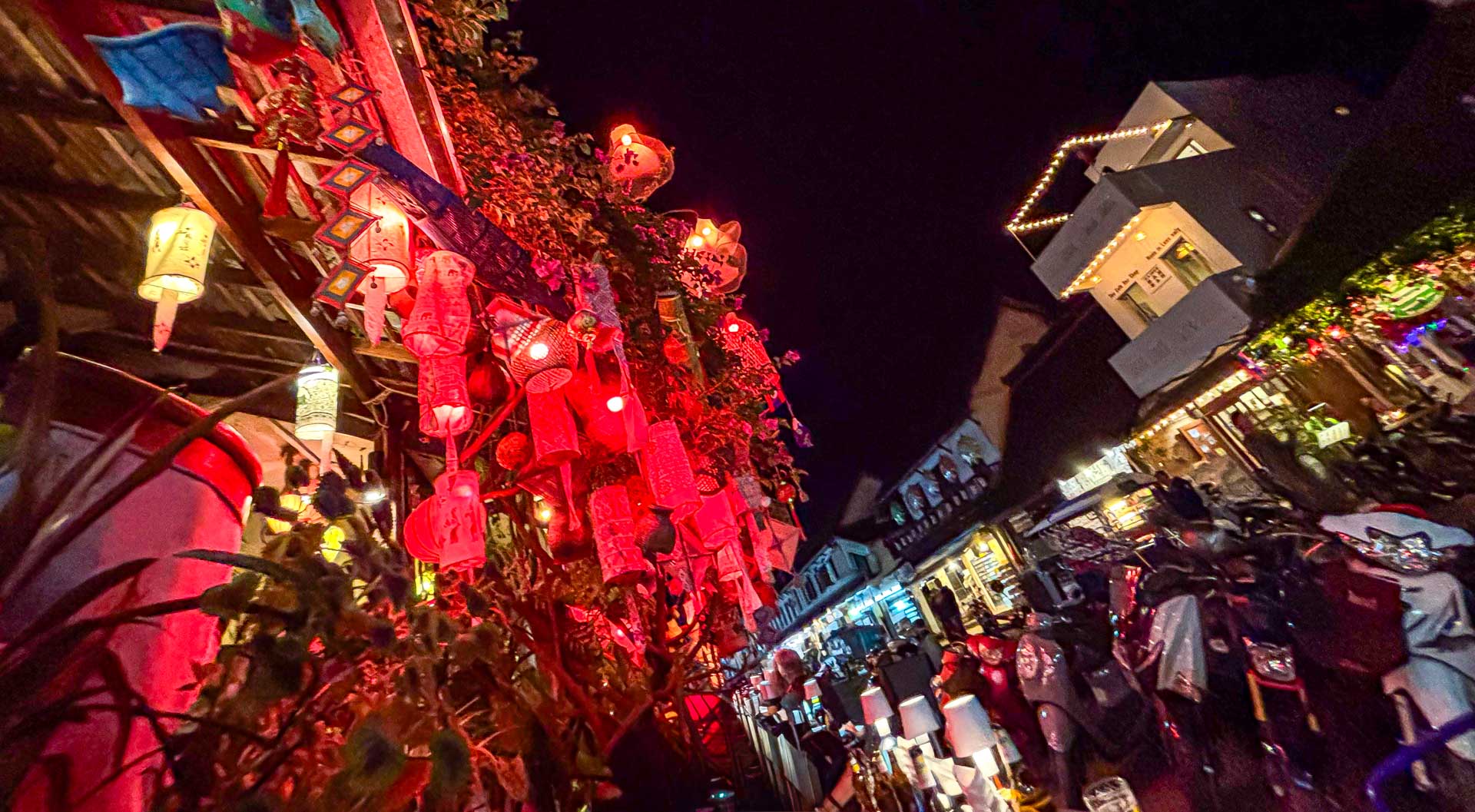 Sisavangvong Road – Ausgehmeile