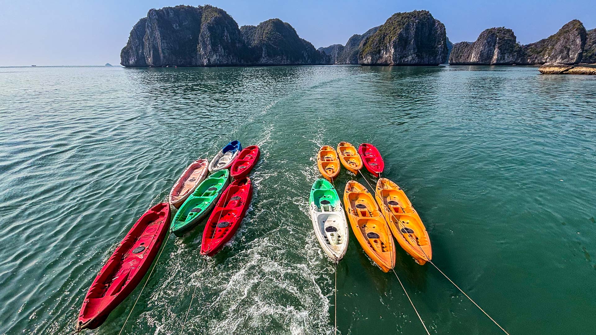 Unsere Kayaks im Schlepp