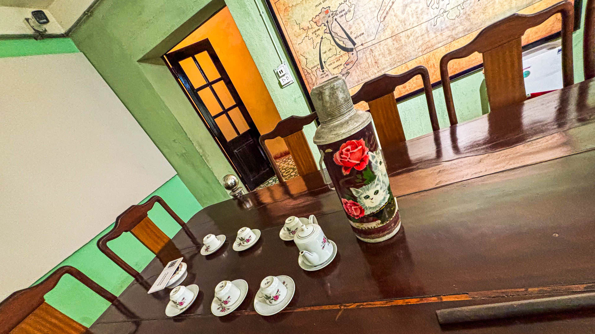 D67 Bunker: Thermoskanne – Originale Ausrüstung der PAVN