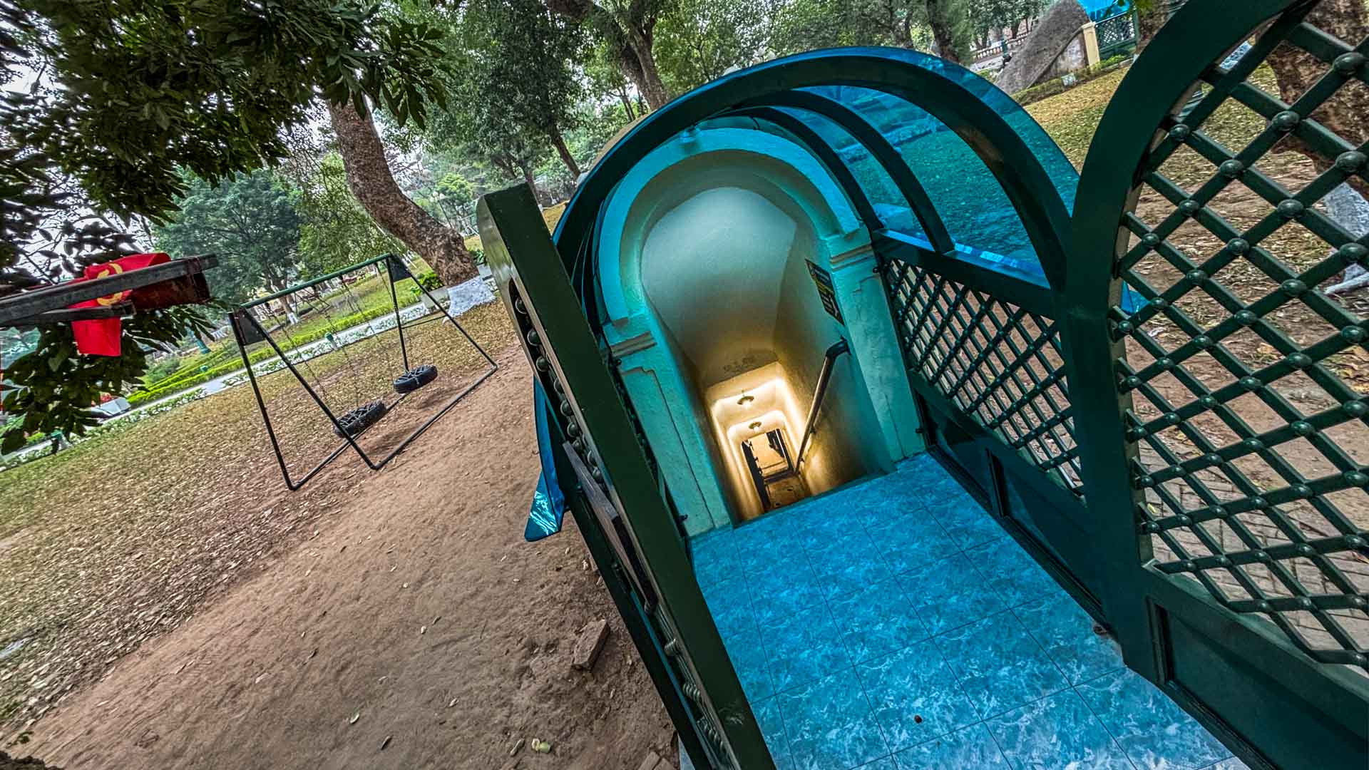 Bunkerzugang – heute Kinderspielplatz