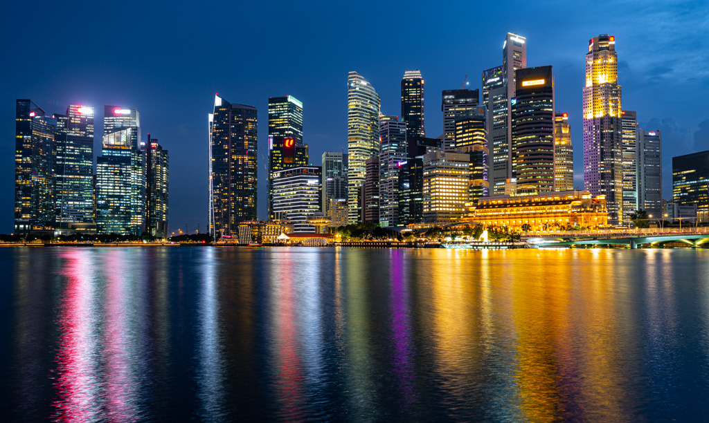 Skyline von Singapore zur Blauen Stunde