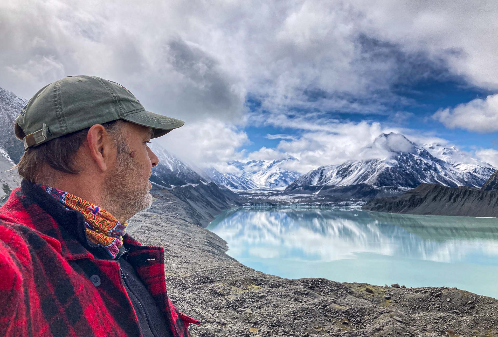 Beeindruckt am Tasman Glacier View Point