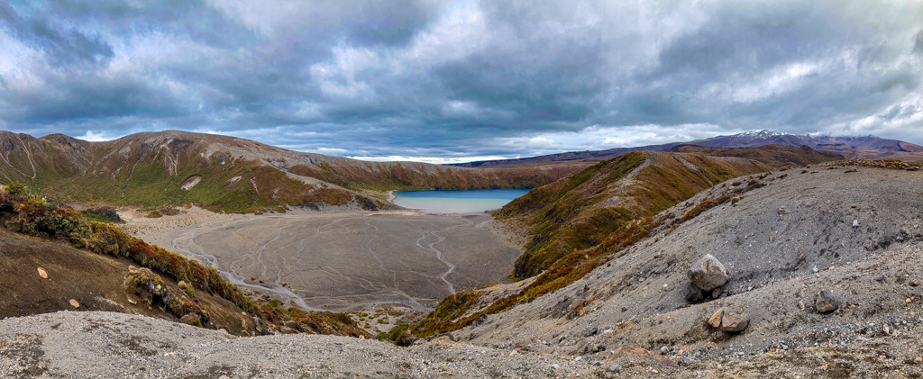 Lower Tama Lake mit verdecktem Ruapehu Vulkan