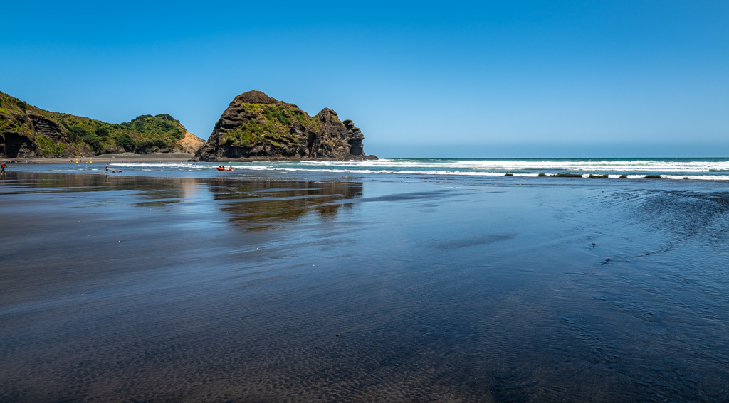 Schwarzer Strand von Piha