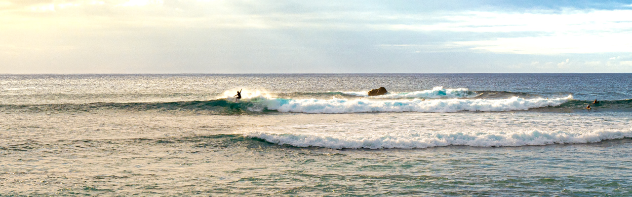 Hanga Roa, Surfing