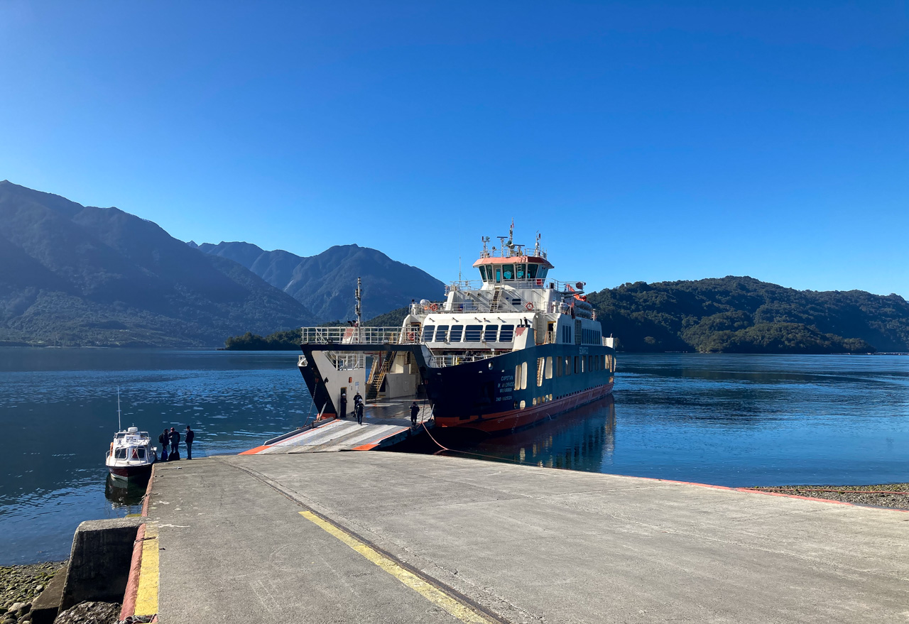 Fährhafen Hornopirén, Boarding