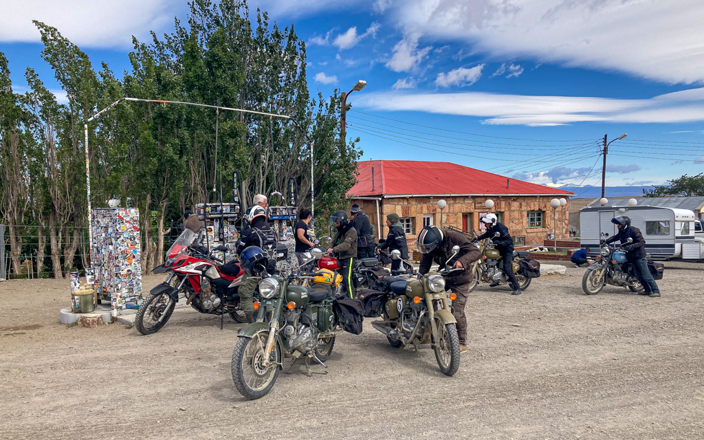 Belgischer Royal Enfield Club in Bajo Caracoles