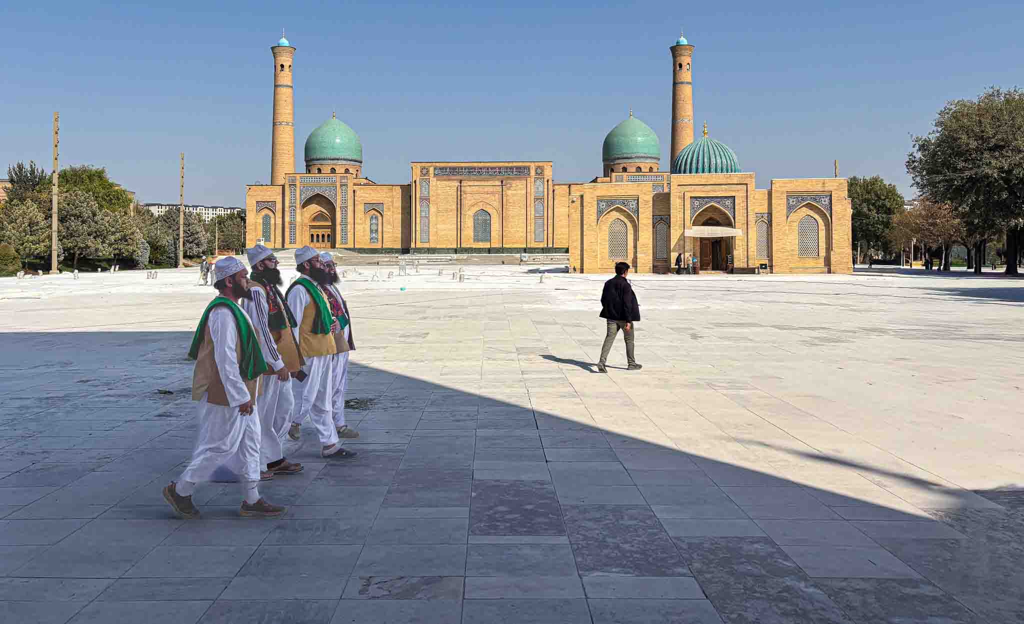 Hazrati Imam Mosque und Moyie Mubarek Bibliothek