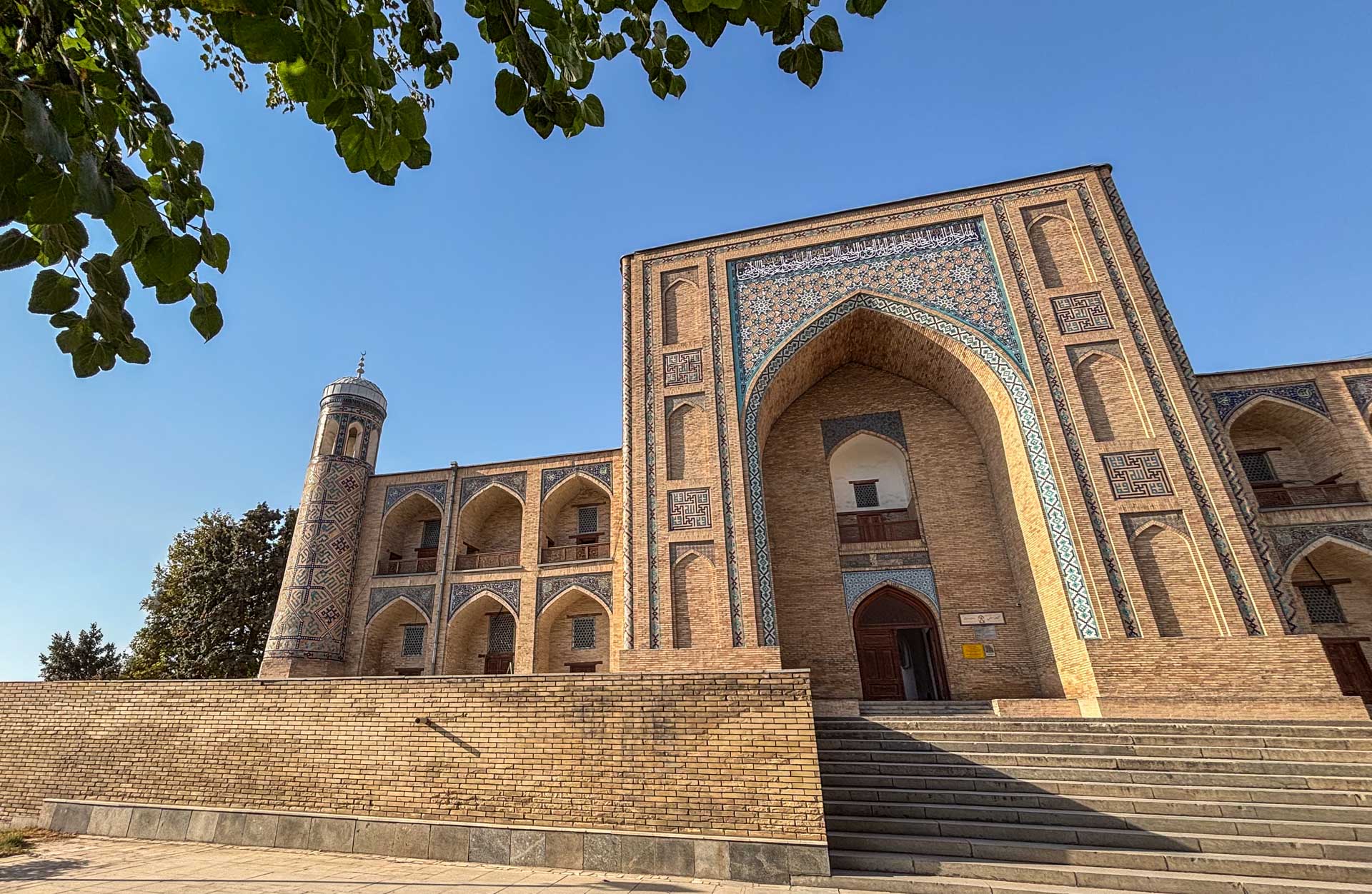 Eingangsportal der Ko’kaldosh-Madrasa