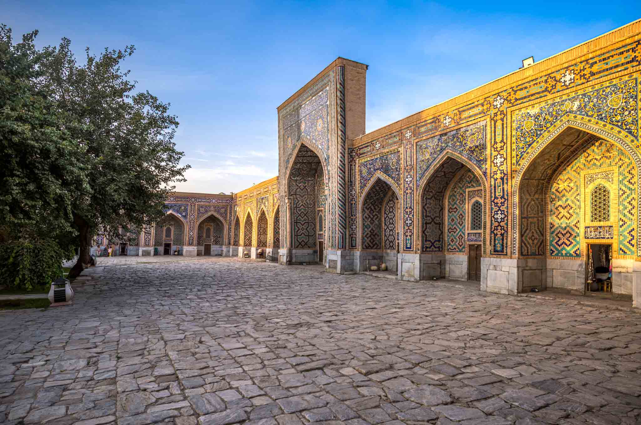Innenhof der Medrese Tillja-Kari