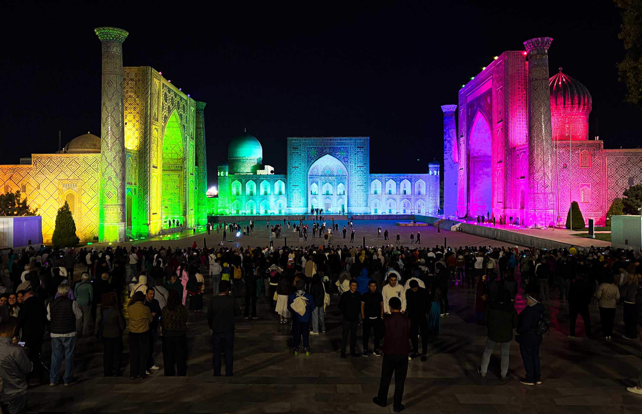 Registan zum Finale quietschbunt