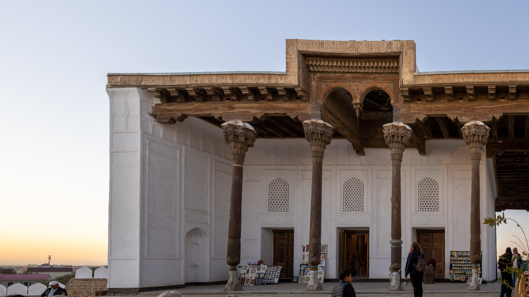 Sommermoschee mit Mihrābnische