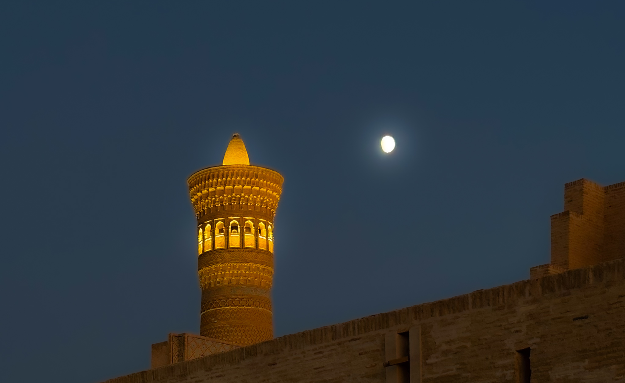 Mond über dem Kalon Minarett