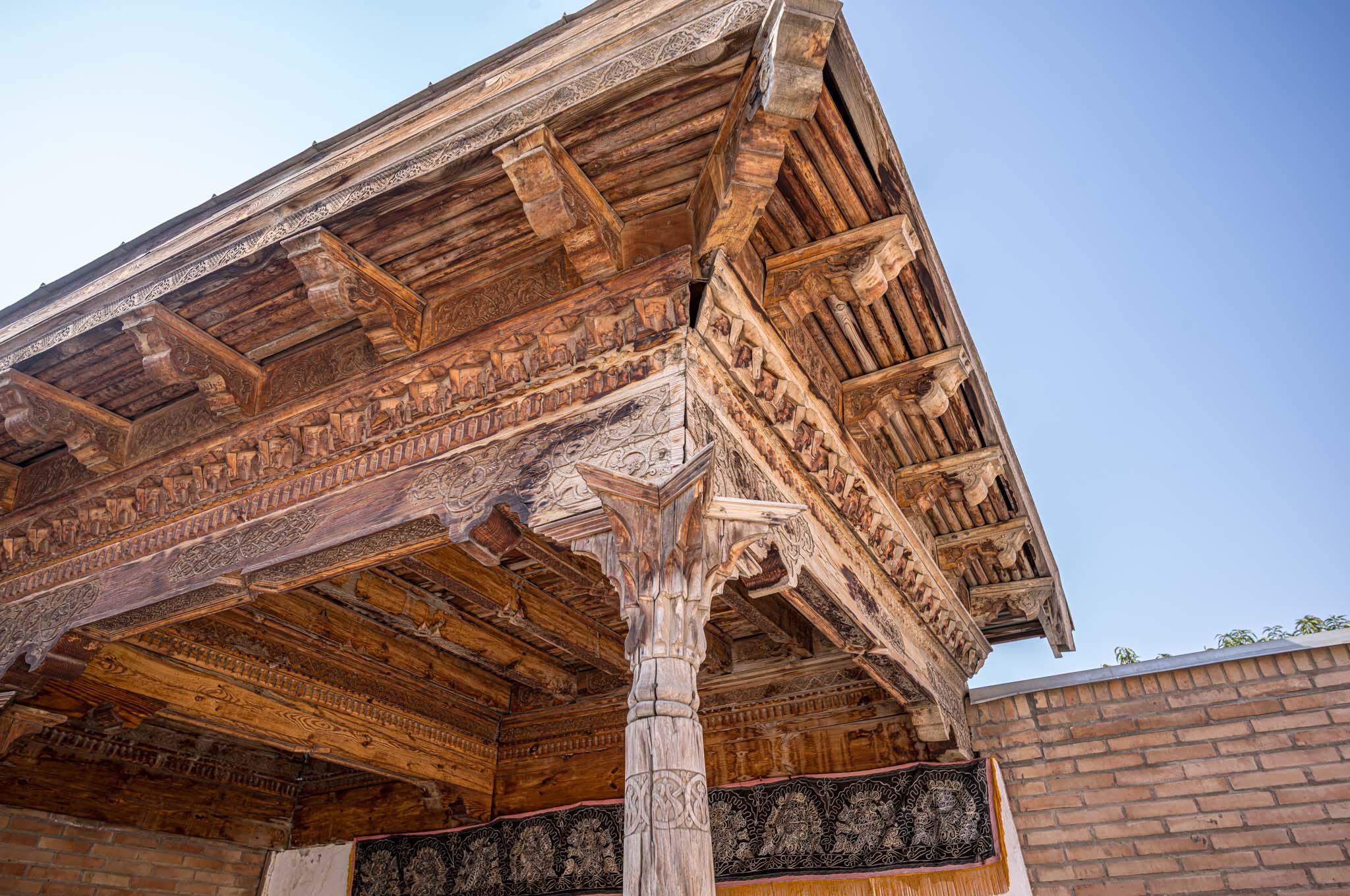 Holzdecke im Palast des Xudayar Khan