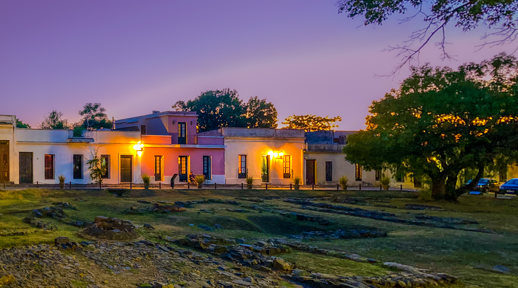 Plaza de Armas am Abend, Colonia del Sacramento