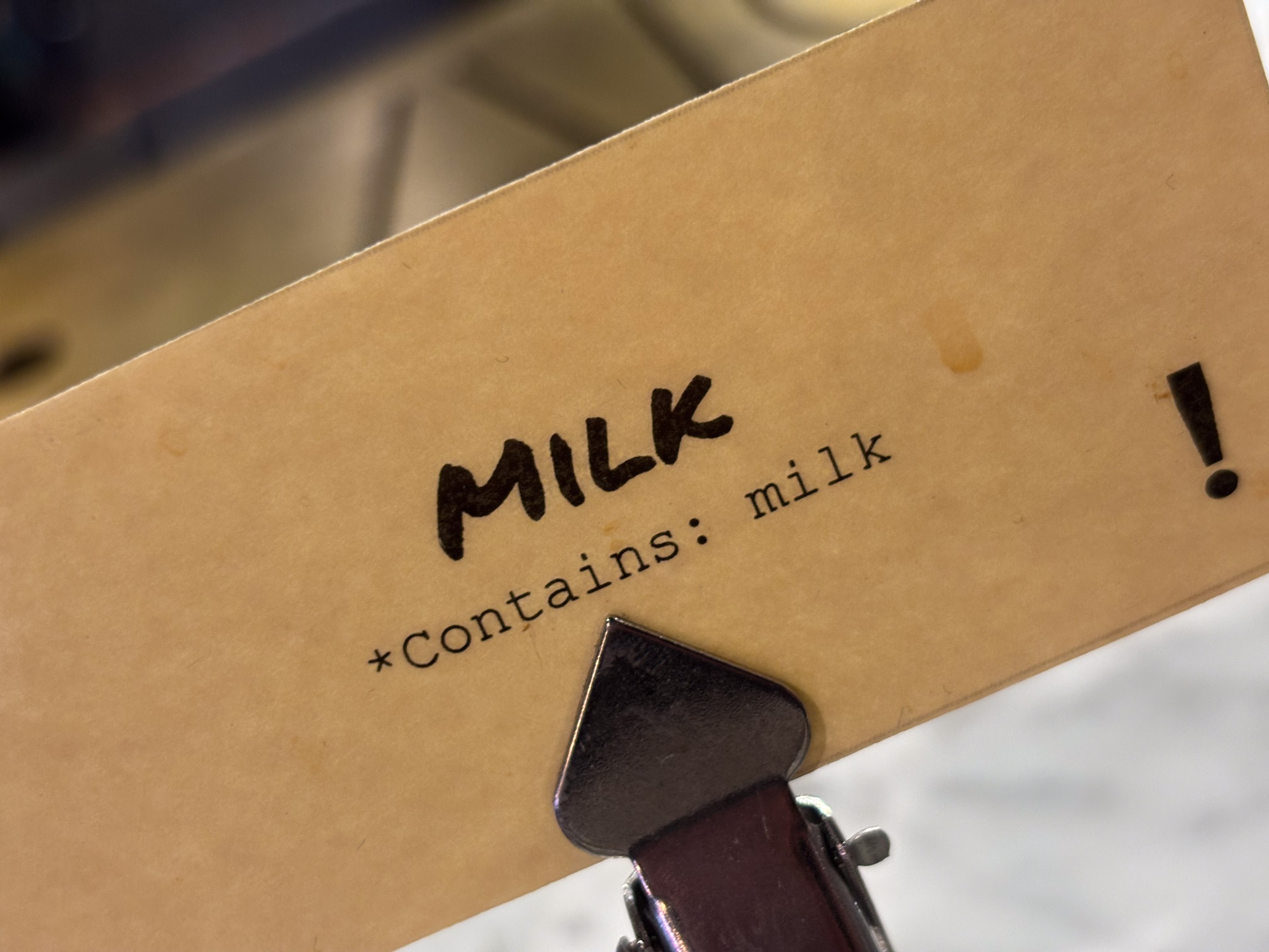 Milch enthält Milch!