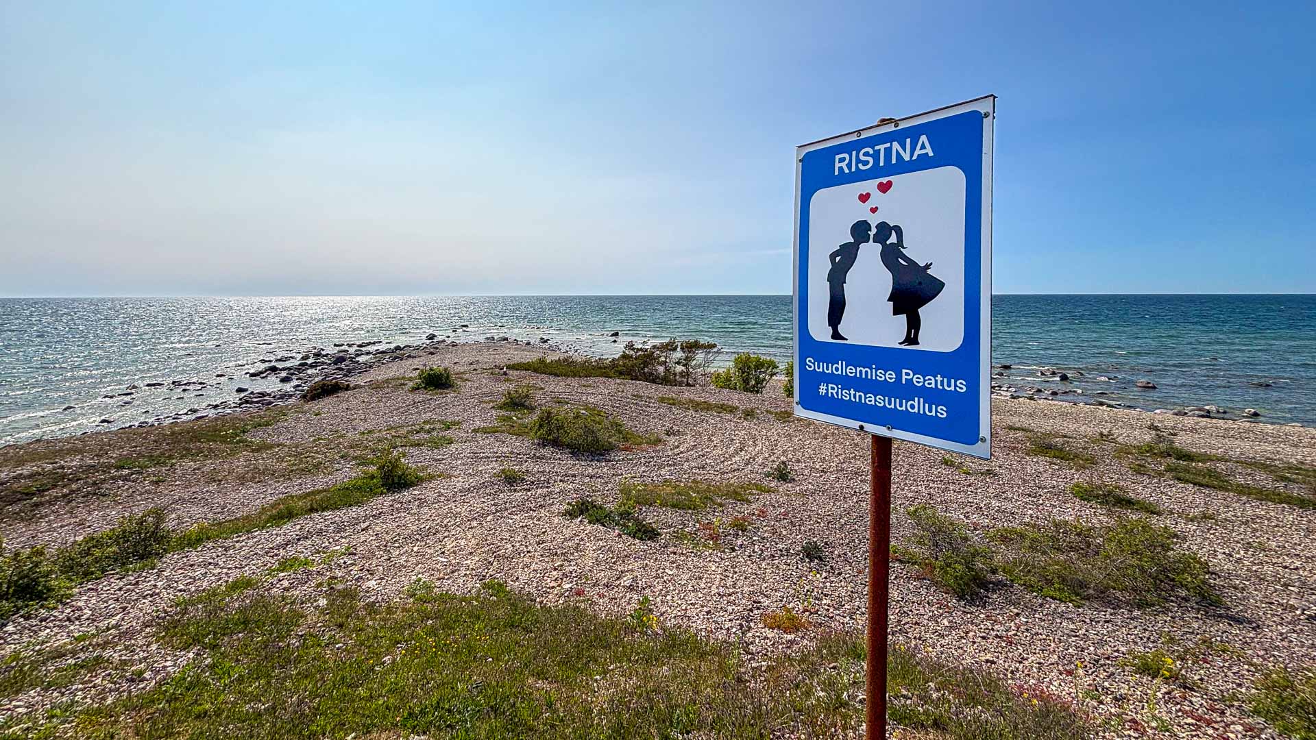 Ristna Suudlemise Peatus – Kusshaltestelle