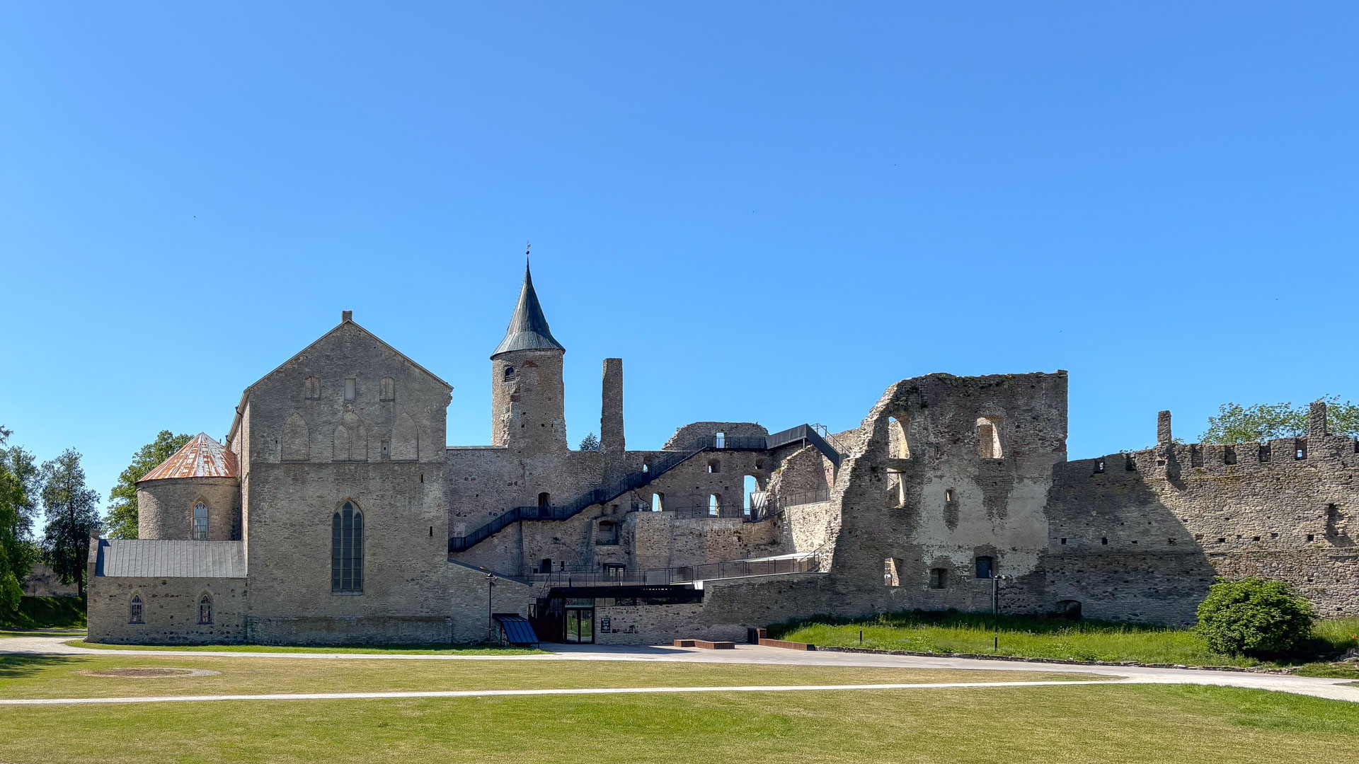 Innenhof der Bischofsburg Hapsal