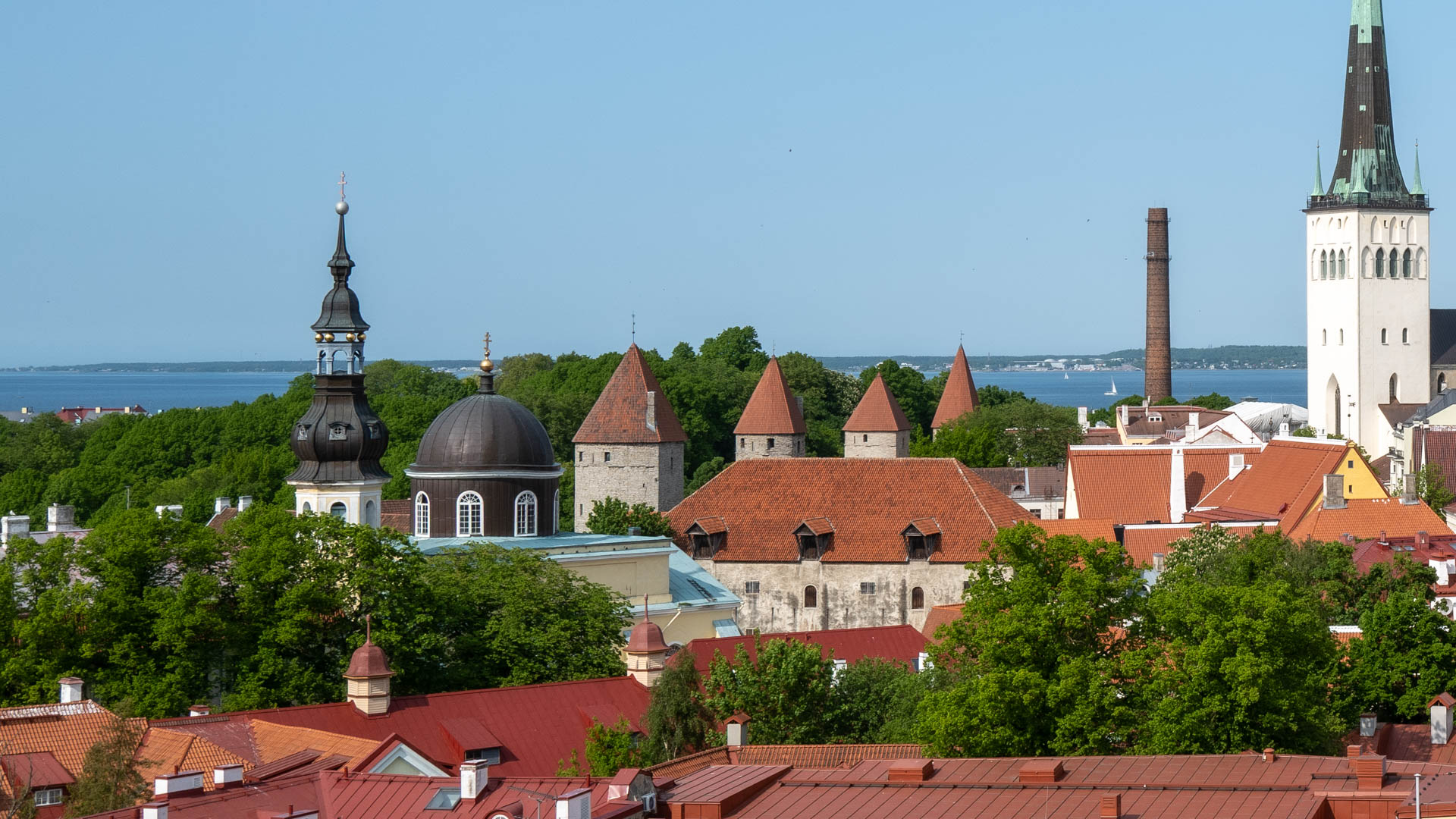 Ukrainische Orthodoxe Kirche, vier Stadttürme und die Olaikirche