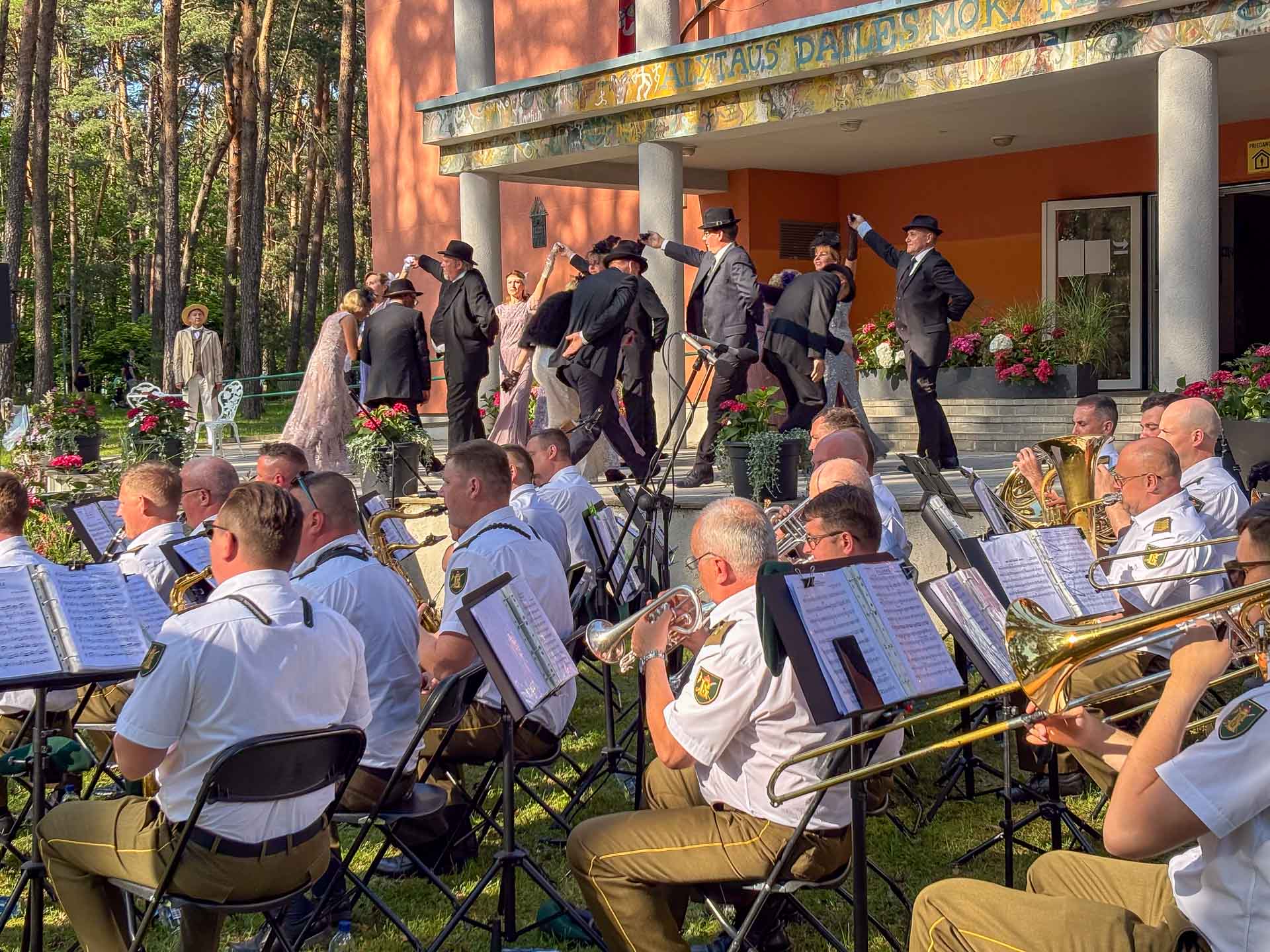 Tanz und Folkloremusik