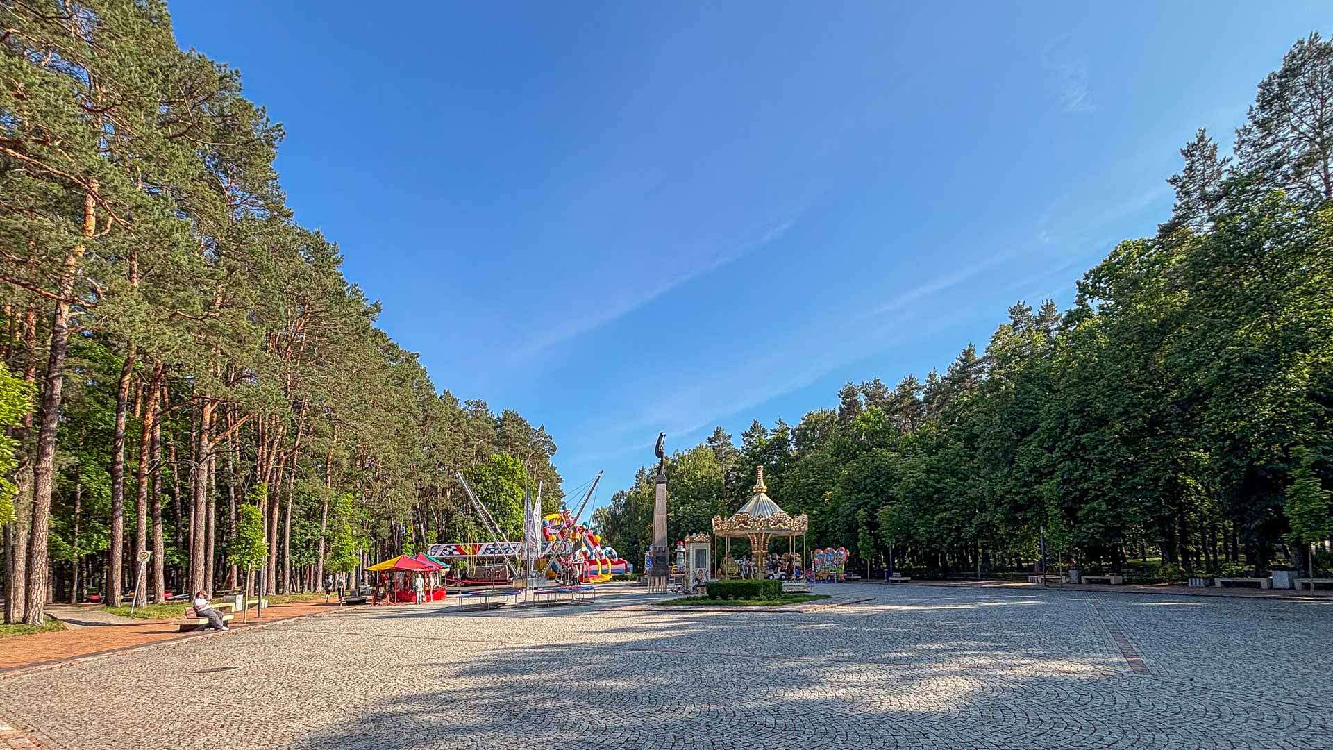 Der Stadtpark von Alytus mit Volksfest