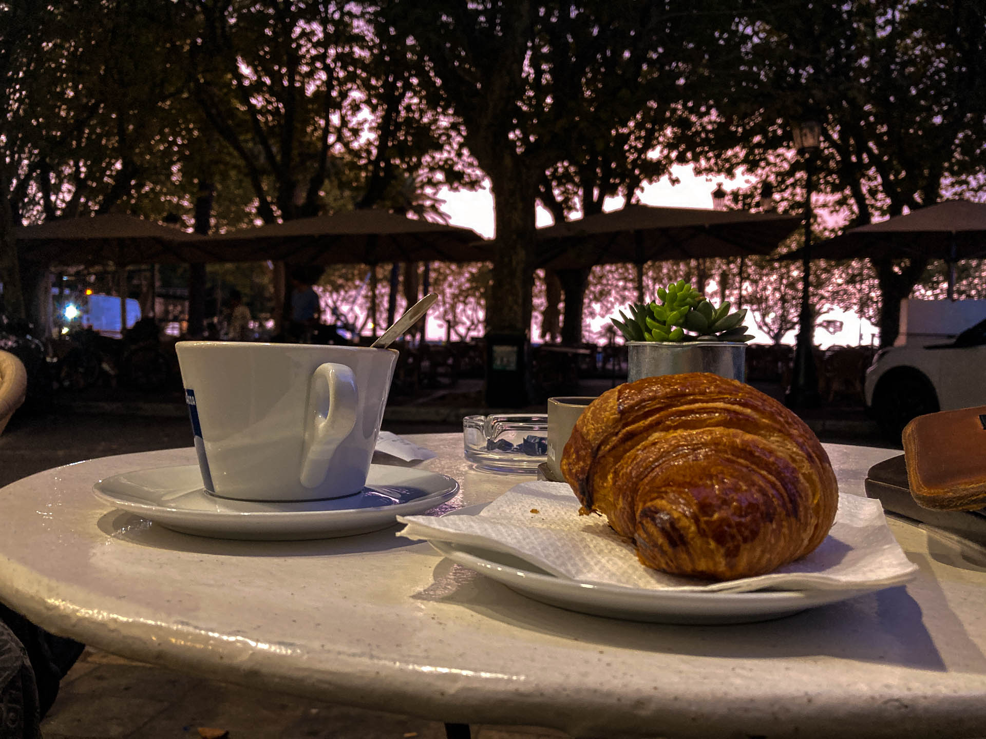 Frühstück in Bastia um 7:00 h