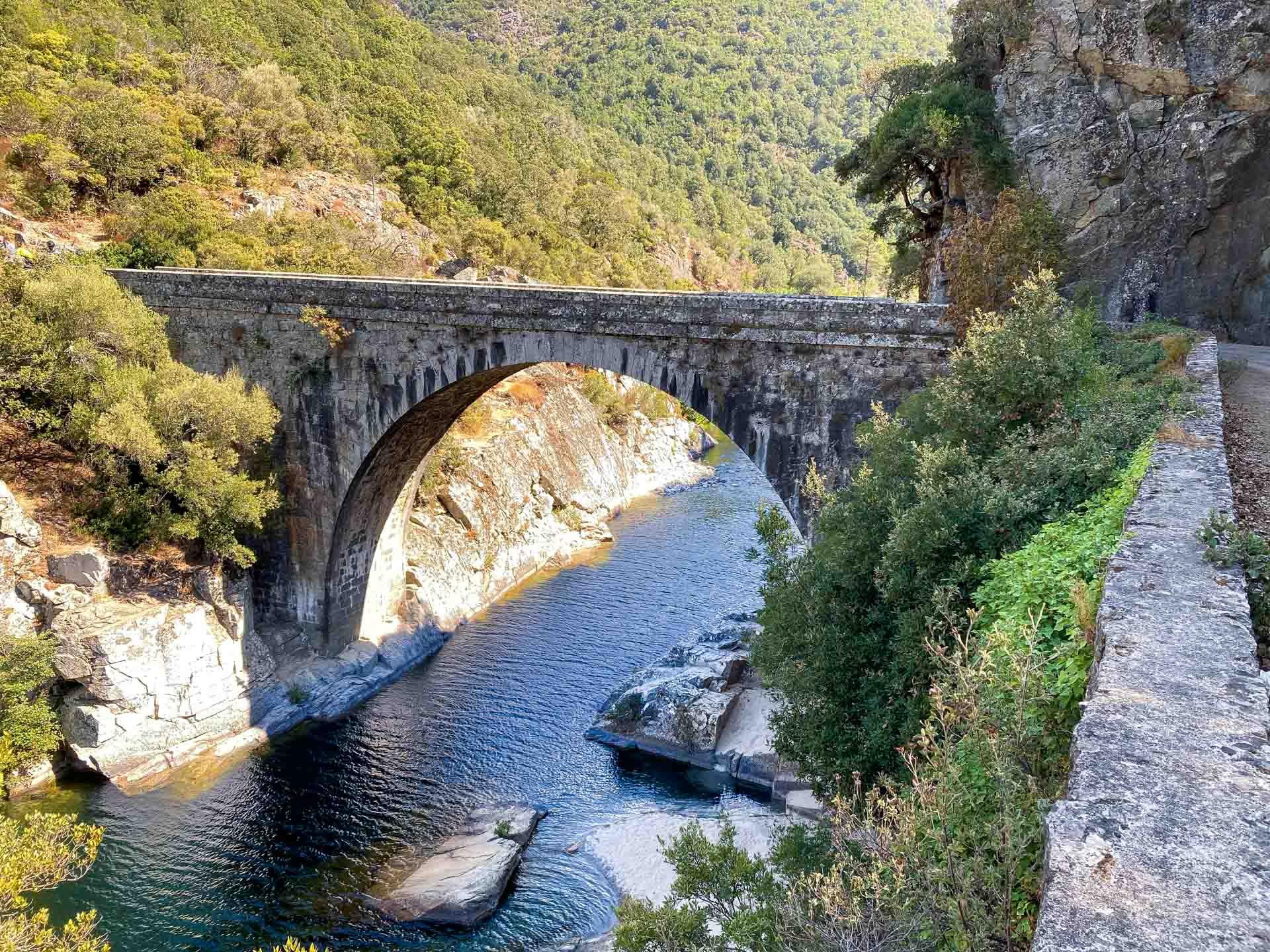 Le Pont génois de Truggia, Korsika, Frankreich