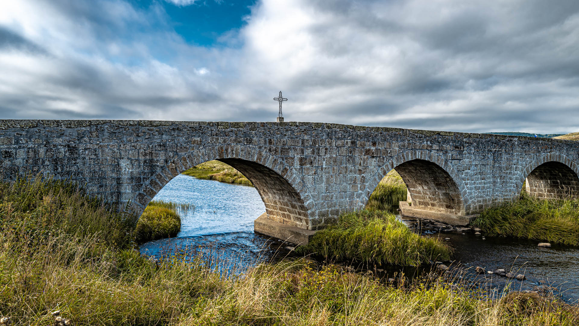 Le pont sur le Bes, Auvergne, Frankreich