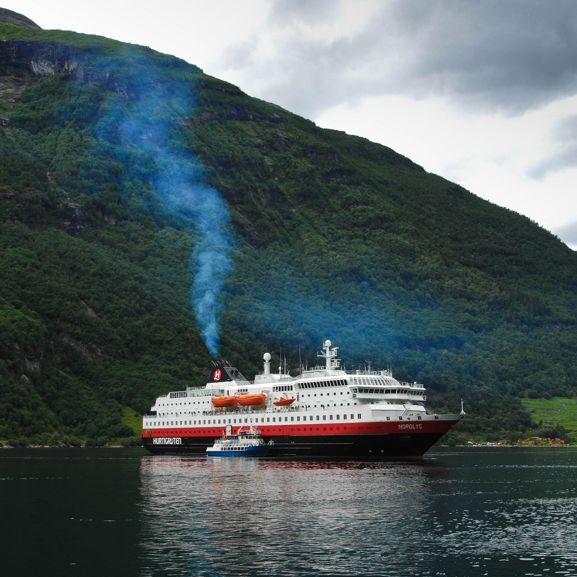 Hurtigrutens Nordlys at Geiranger Fjord