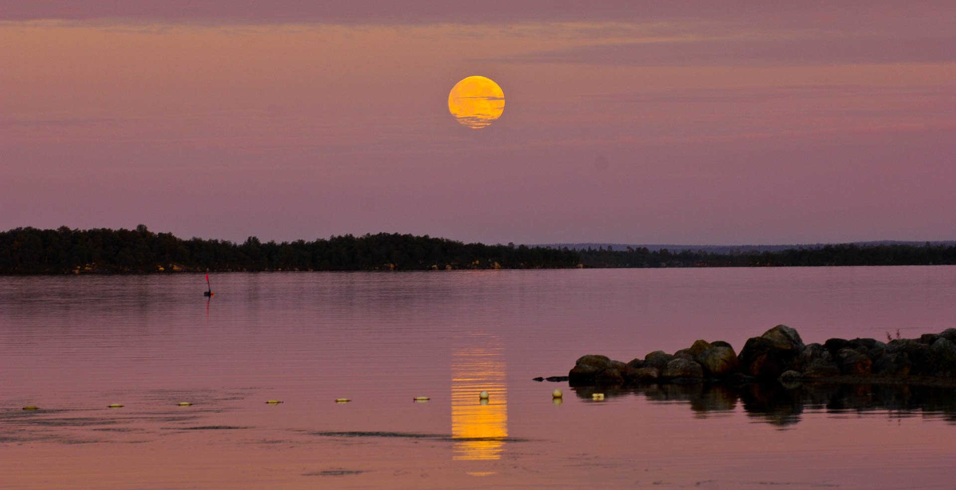 Lake Inari close to midnight